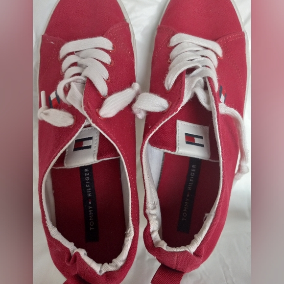 Tommy Hilfiger Sexy Red Fabric Activity Shoe. Size 8 - Picture 5 of 8
